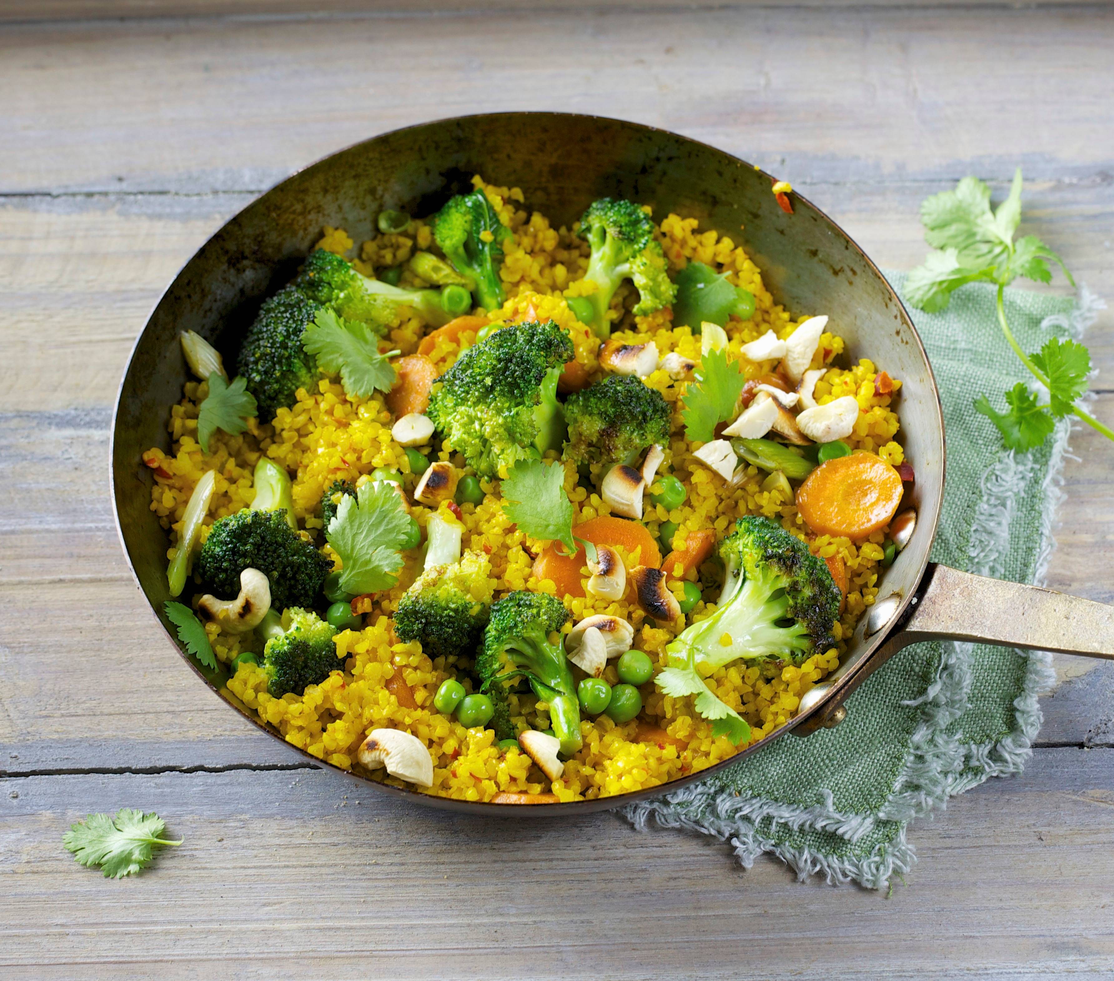 Gemüsepfanne mit Joghurt Rezept - ichkoche.at Gemüsepfanne mit Joghurt Rezept - ichkoche.at