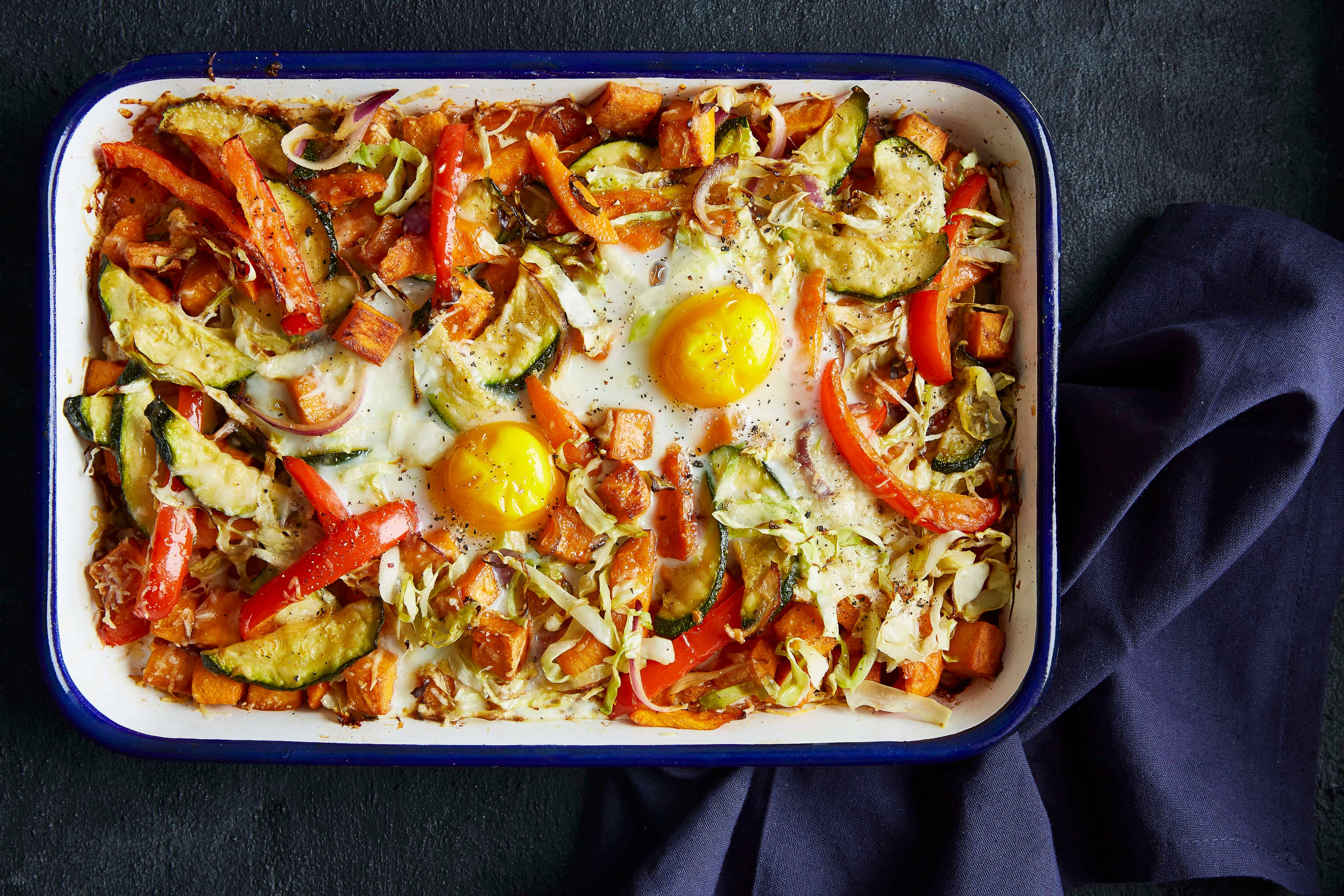 Wilder Gemüseauflauf mit Spiegeleiern Rezept