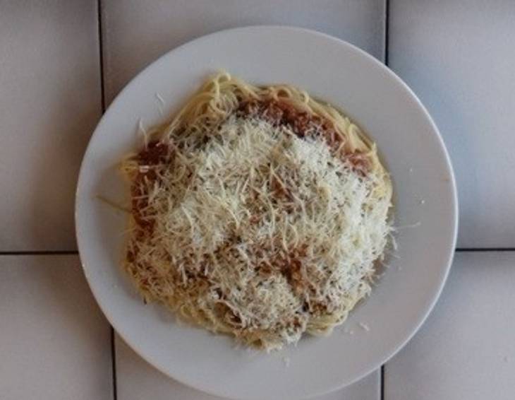 Nudeln mit Sauce Bolognese Nudeln mit Sauce Bolognese