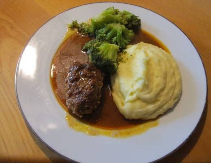 Fleischlaibchen in deftiger Biersauce Fleischlaibchen in deftiger Biersauce
