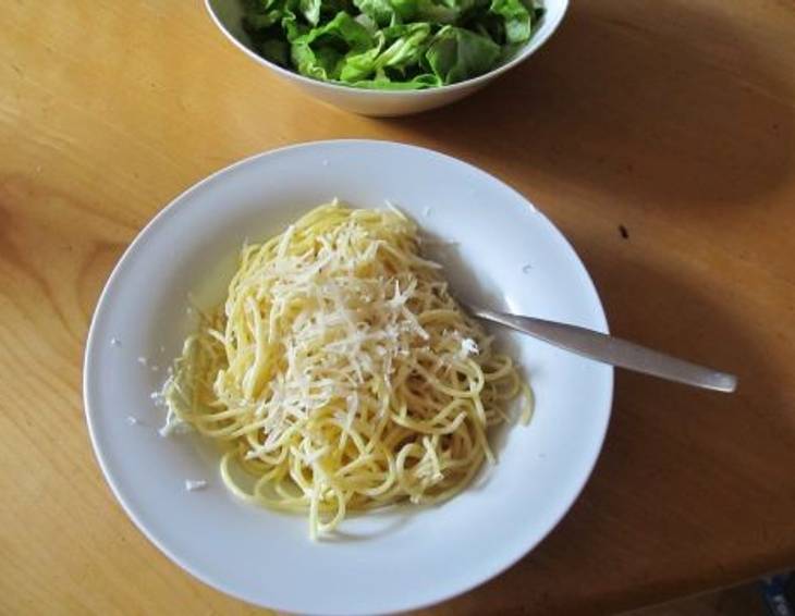 Spaghetti con aglio e olio Spaghetti con aglio e olio