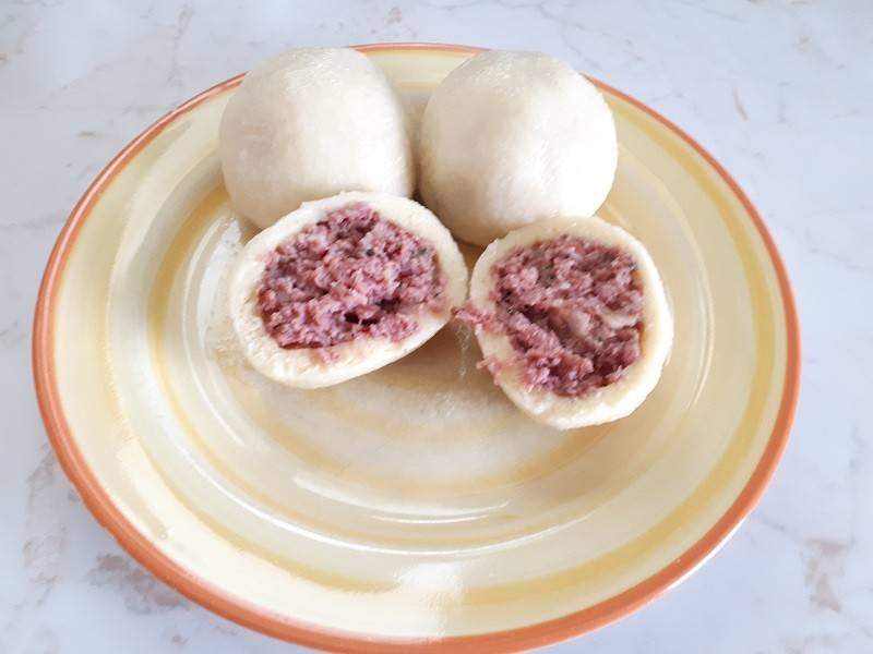 Erdäpfelknödel mit Fleischfülle