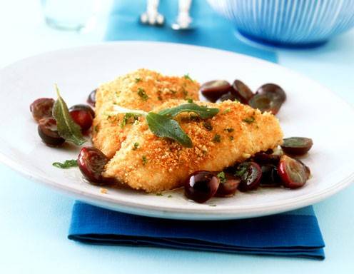 Forellenfilets mit Mandeln, Trauben und Salbei Rezept - ichkoche