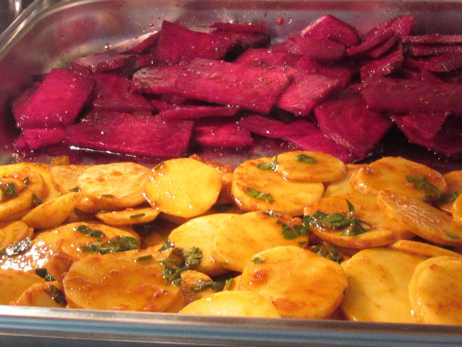 Rote Rüben und Kartoffeln aus dem Dampfgarer