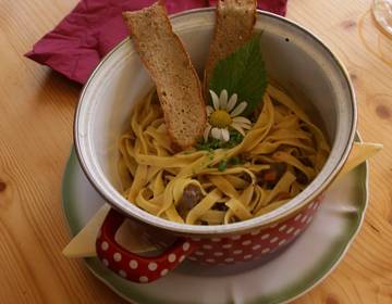 Selbst gemachte Bandnudeln mit Hirschragout Selbst gemachte Bandnudeln mit Hirschragout