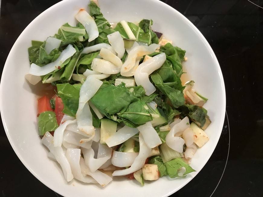 Reisnudeln mit Mangold und Tomaten Rezept - ichkoche.ch Reisnudeln mit Mangold und Tomaten Rezept - ichkoche.ch