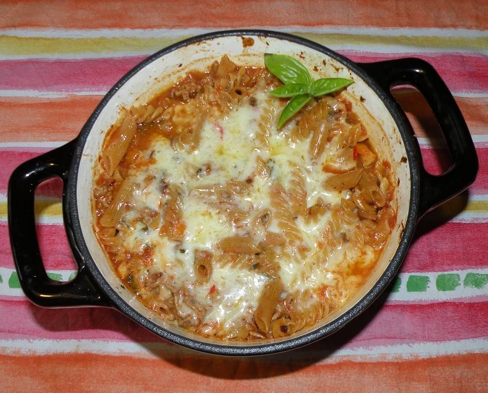 Nudelauflauf Italienisch mit Sauce Bolognese