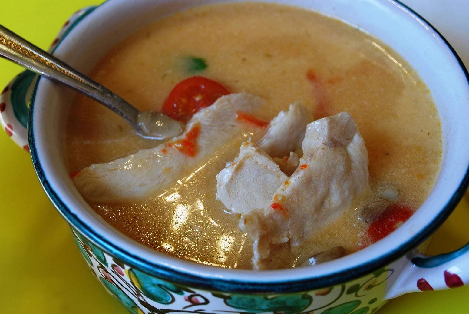 Hühnersuppe mit Kokosmilch