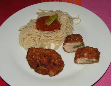 Gefülltes Kalbskotelett in Parmesanpanade mit Spaghettini Gefülltes Kalbskotelett in Parmesanpanade mit Spaghettini