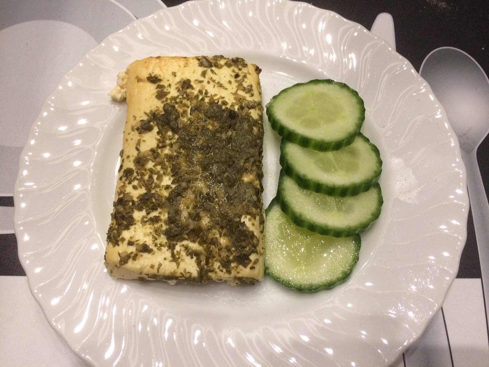 Warmer Schafkäse mit Basilikum-Pesto Rezept - ichkoche.ch