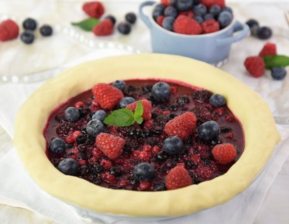 Zunächst wird die Pie-Form, wie gewohnt, mit Teig ausgekleidet (AUCH der Rand!) und dieser mit der Füllmasse bedeckt. Für den hübschen Rüschenrand, der später aufgedruckt wird, benötigen Sie eine Pie-Form mit sehr breitem Rand! Zunächst wird die Pie-Form, wie gewohnt, mit Teig ausgekleidet (AUCH der Rand!) und dieser mit der Füllmasse bedeckt. Für den hübschen Rüschenrand, der später aufgedruckt wird, benötigen Sie eine Pie-Form mit sehr breitem Rand!