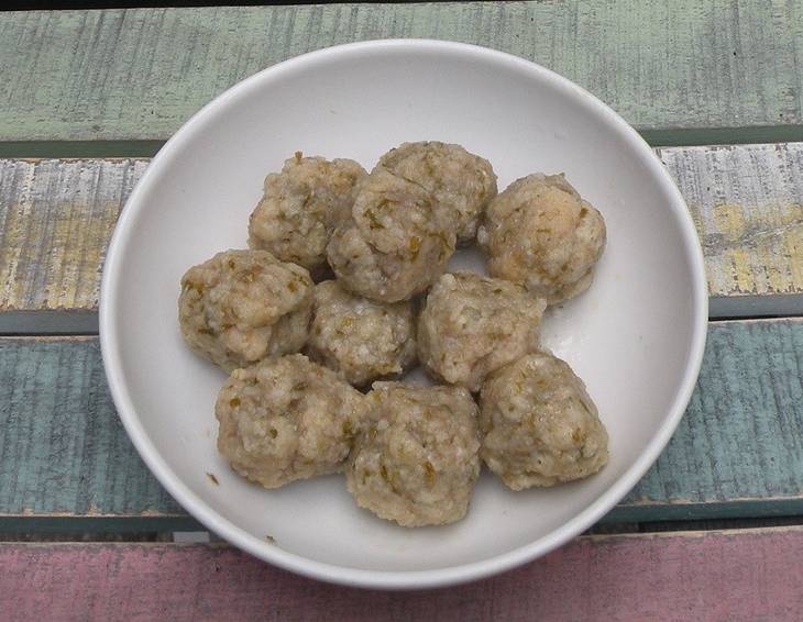 Parmesanknödel als Suppeneinlage