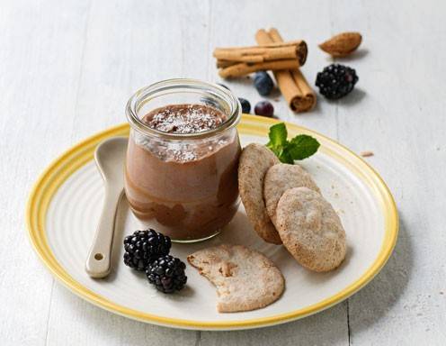 Bananen-Kokos-Creme mit Kokos-Mandel-Keksen