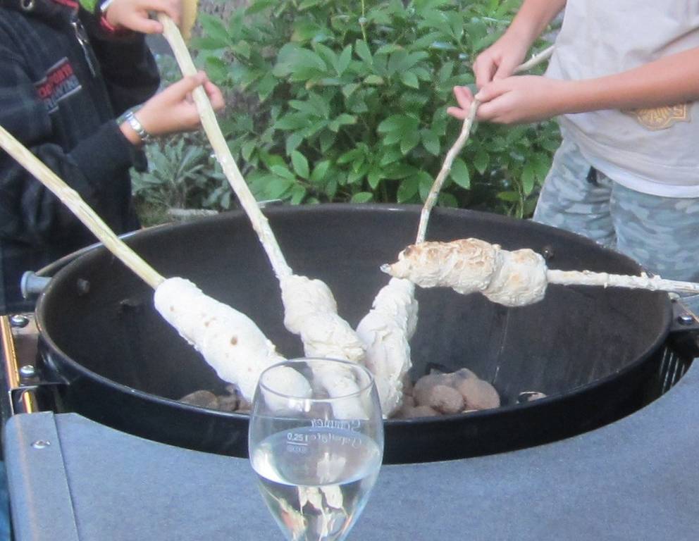 Stockbrot (Lagerfeuerbrot) Stockbrot (Lagerfeuerbrot)