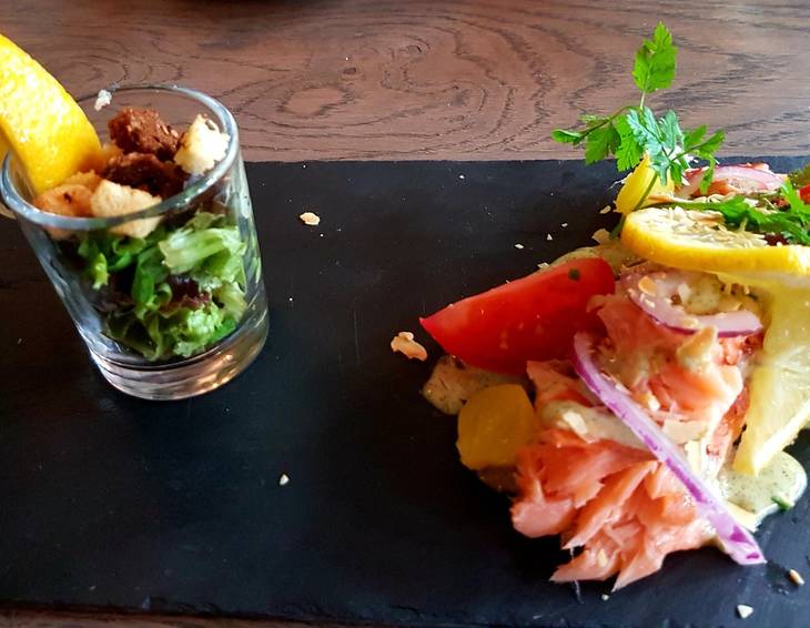 Geräucherter Lachs mit Kressesauce Geräucherter Lachs mit Kressesauce