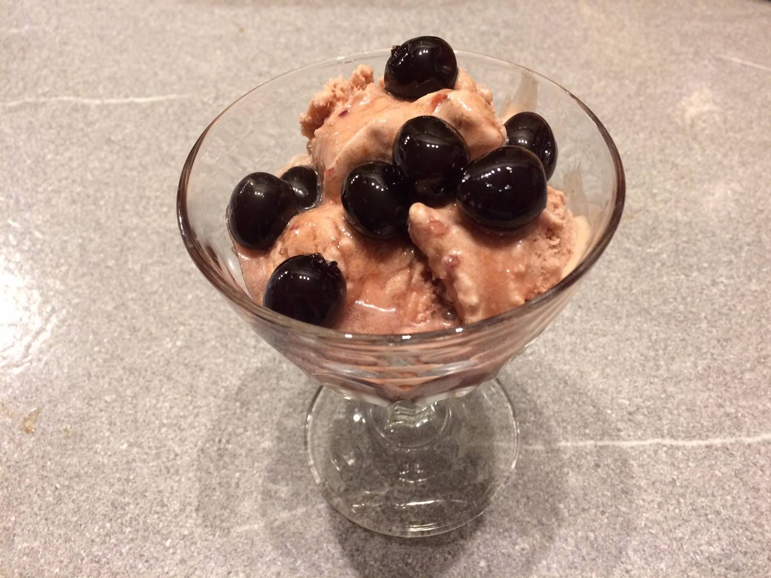 Eisbecher mit Amarenakirschen Rezept - ichkoche.ch Eisbecher mit Amarenakirschen Rezept - ichkoche.ch