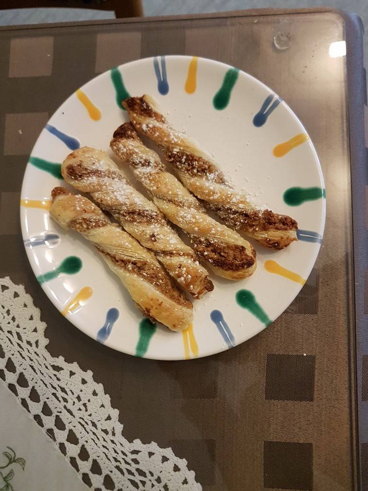 Nussstangerl aus Blätterteig