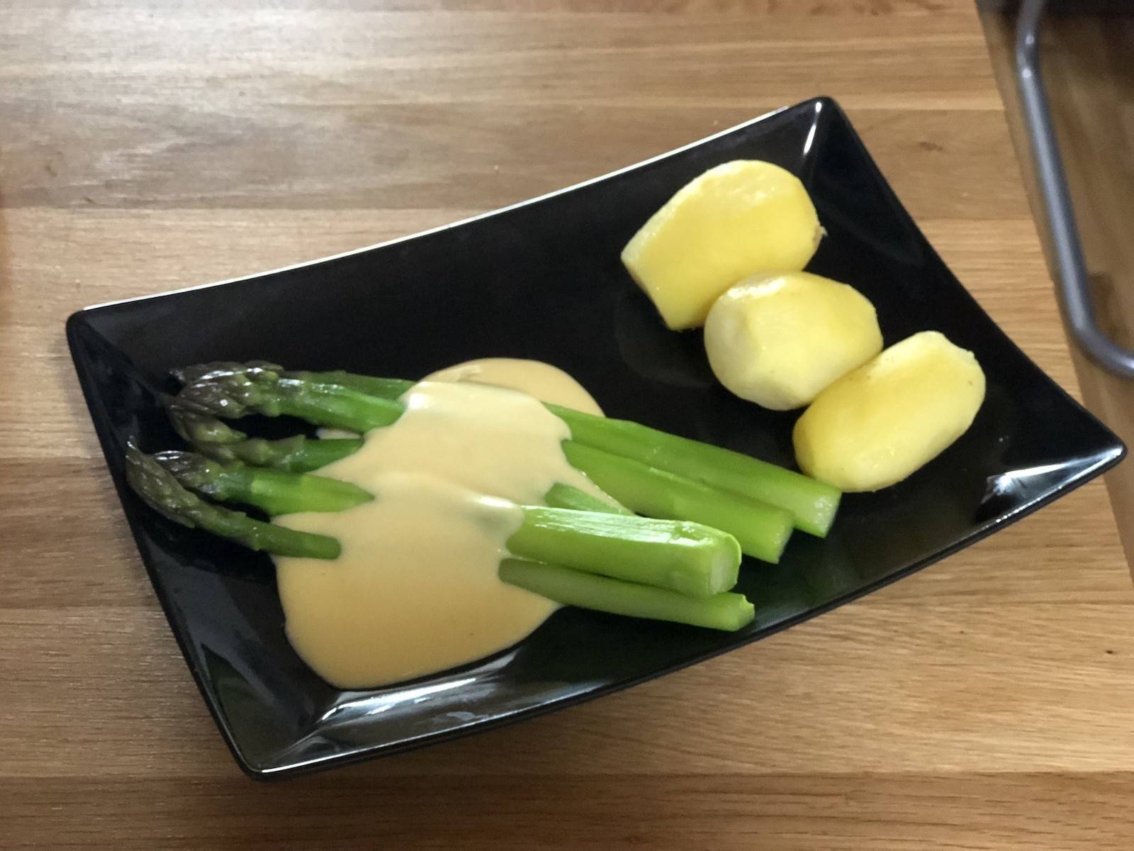 Spargel in Sauce Hollandaise