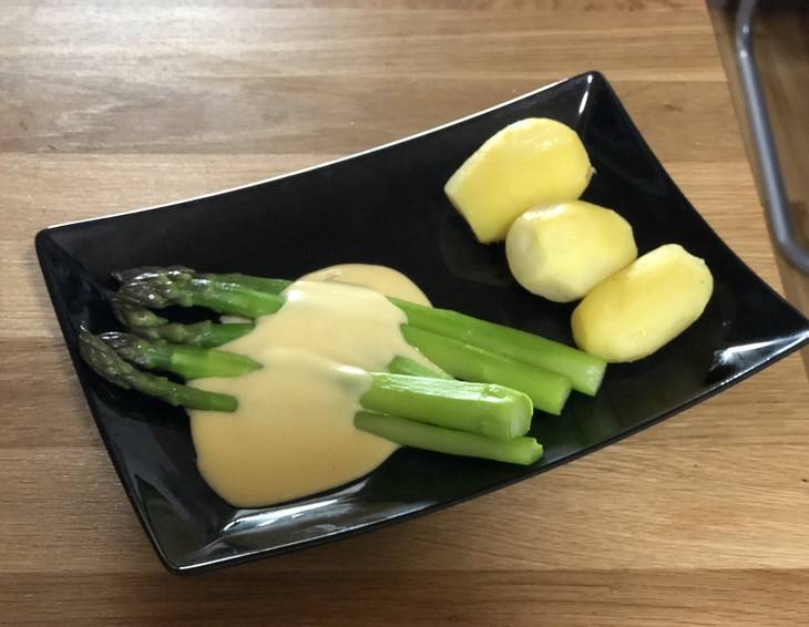 Spargel in Sauce Hollandaise