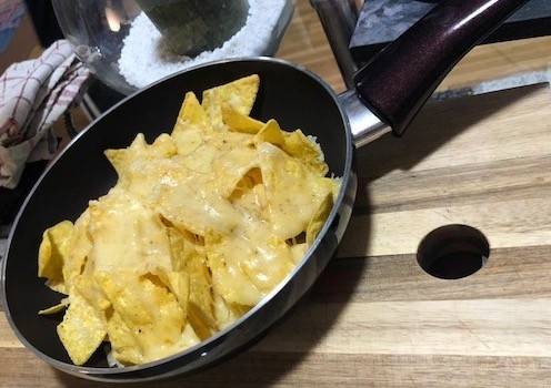 Tortillachips mit Käse überbacken