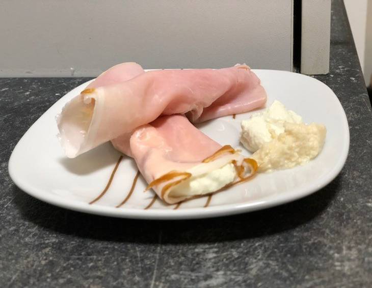 Einfache Schinkenröllchen Einfache Schinkenröllchen
