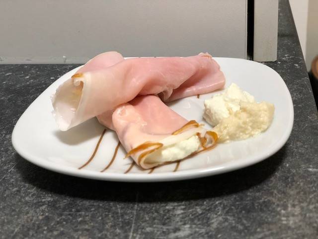 Einfache Schinkenröllchen Rezept - ichkoche.de Einfache Schinkenröllchen Rezept - ichkoche.de