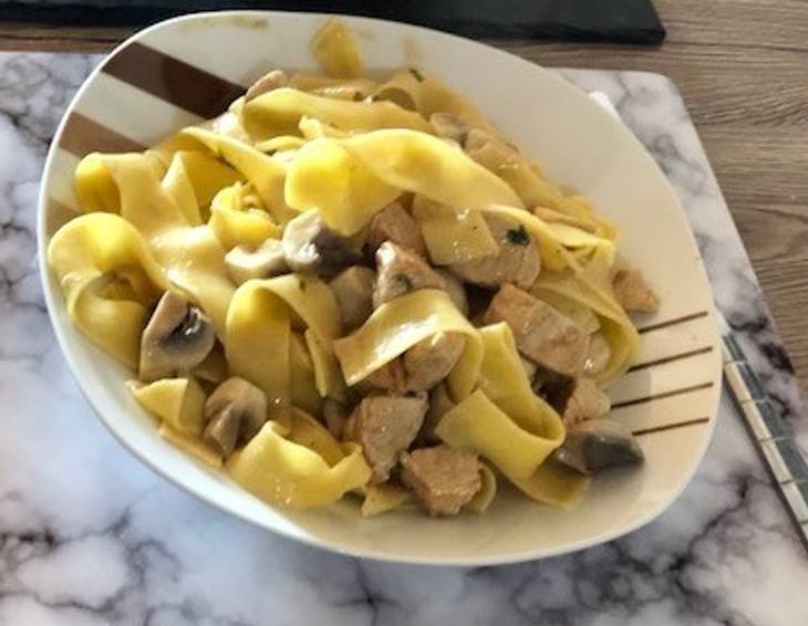 Bandnudeln in Champignonsauce Bandnudeln in Champignonsauce