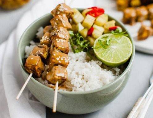 Tofuspieße mit Erdnuss-Curry-Sauce Rezept