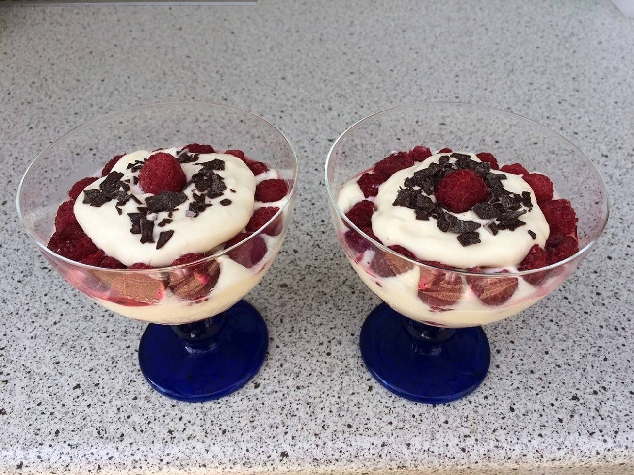 Himbeerdessert mit Joghurt