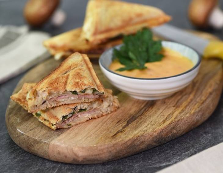 Toast mit Schinken und Champignons Toast mit Schinken und Champignons