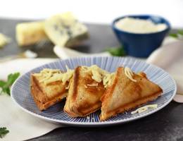 Toast Quattro Formaggi Toast Quattro Formaggi