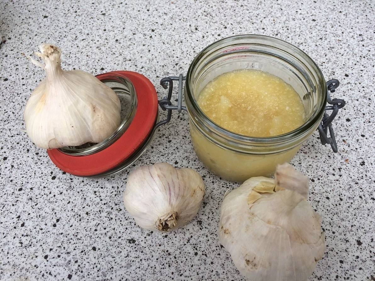 Knoblauchpaste mit Salz Rezept - ichkoche.de Knoblauchpaste mit Salz Rezept - ichkoche.de