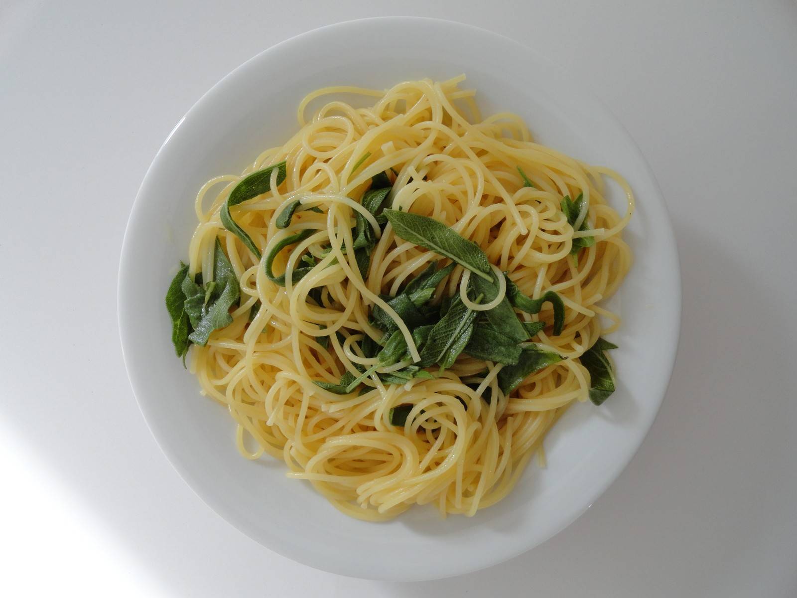 Spaghetti al Burro con Salvia Rezept - ichkoche.at
