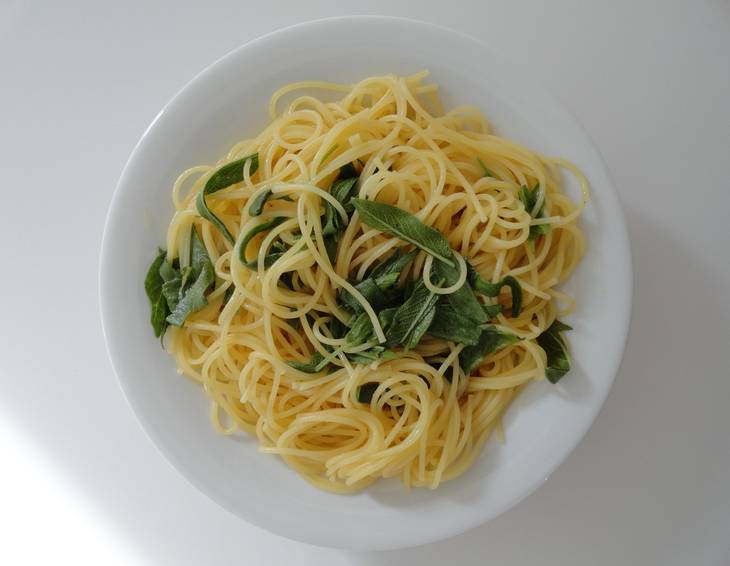 Spaghetti al Burro con Salvia