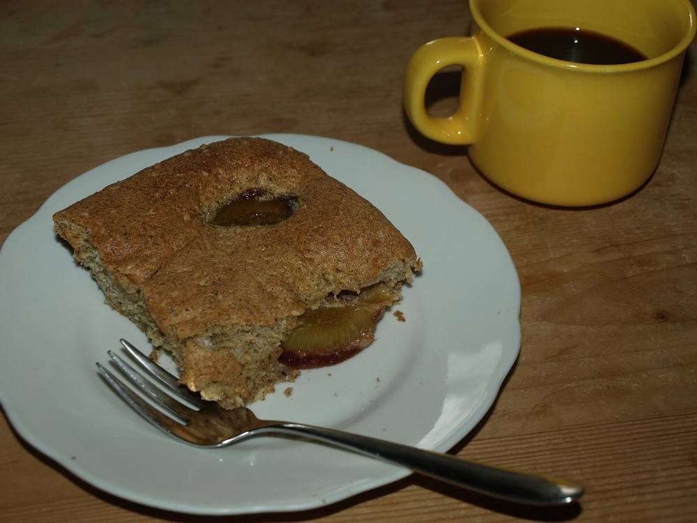 Zwetschkenkuchen mit Haselnüssen