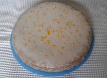 Karotten-Nusskuchen mit Glasur Karotten-Nusskuchen mit Glasur
