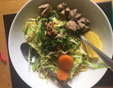 Asiastische Nudeln mit Rindfleisch Asiastische Nudeln mit Rindfleisch