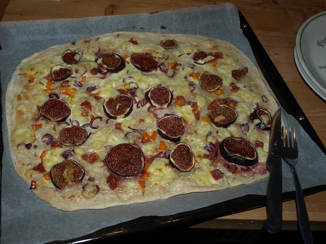 Flammkuchen mit Feigen und Käse Rezept - ichkoche.de