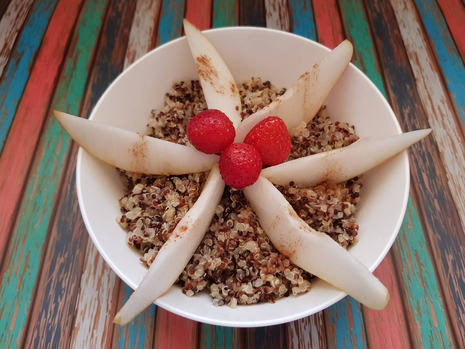 Basisches Quinoa-Früchte-Frühstück aus dem Dampfgarer