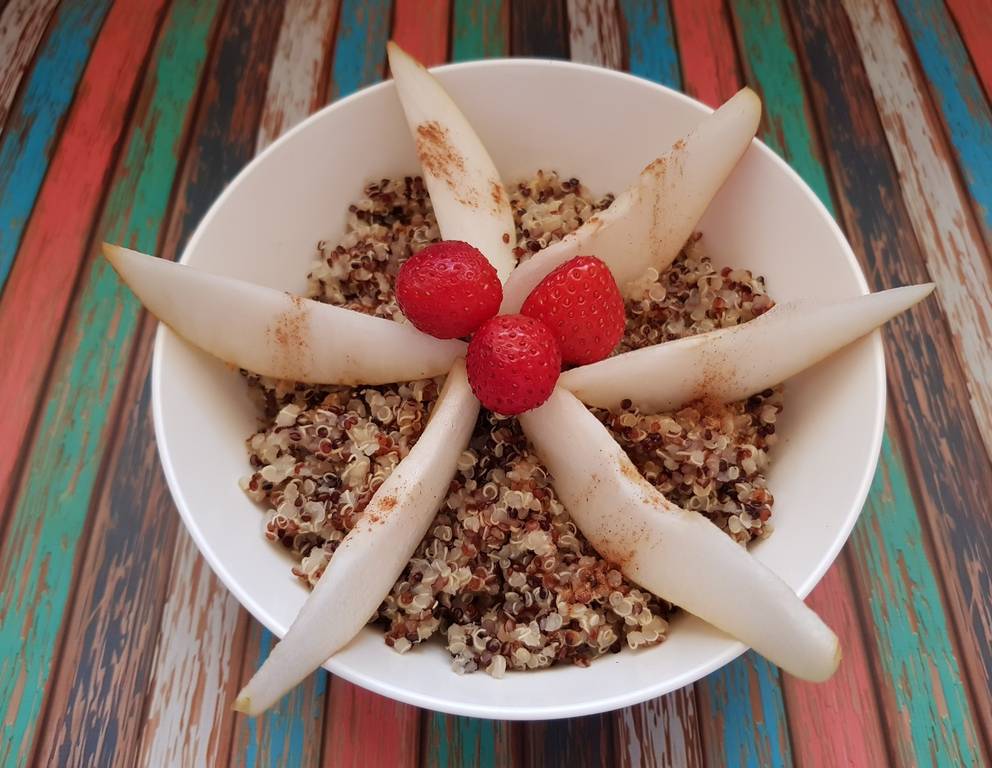 Basisches Quinoa-Früchte-Frühstück aus dem Dampfgarer Basisches Quinoa-Früchte-Frühstück aus dem Dampfgarer