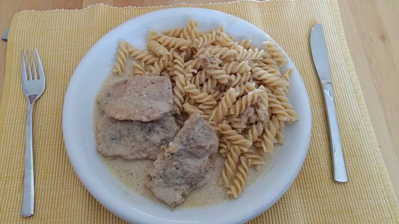 Rahmschnitzel mit Weißweinsauce