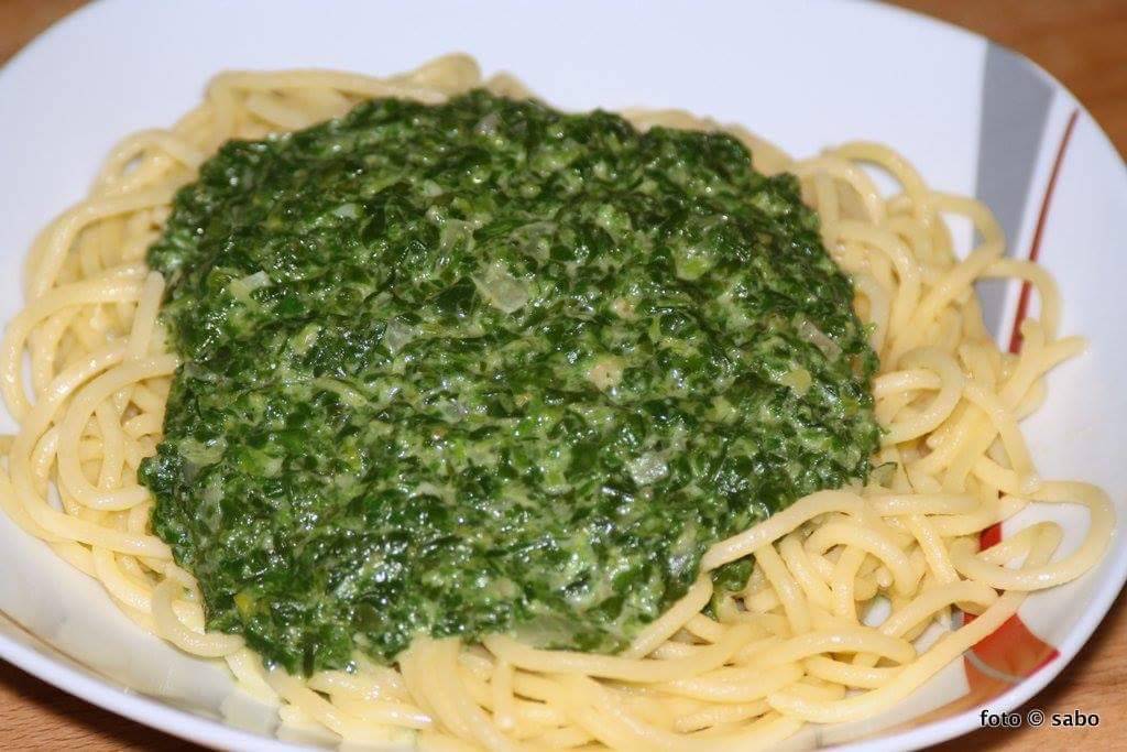 Spaghetti mit grüner Sauce