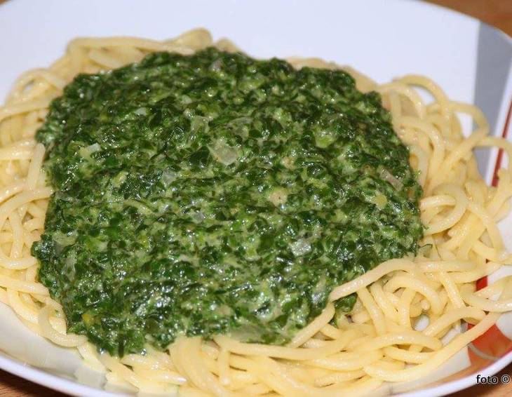 Spaghetti mit grüner Sauce Spaghetti mit grüner Sauce