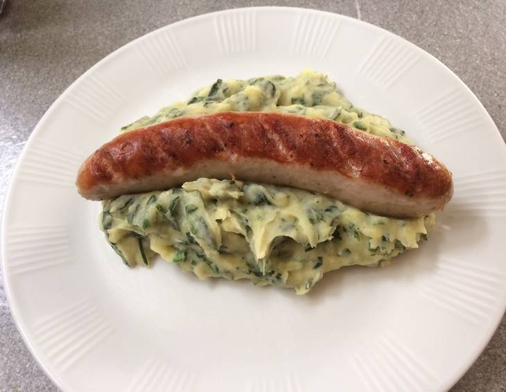 Kartoffelpüree mit Mangold und Bratwurst