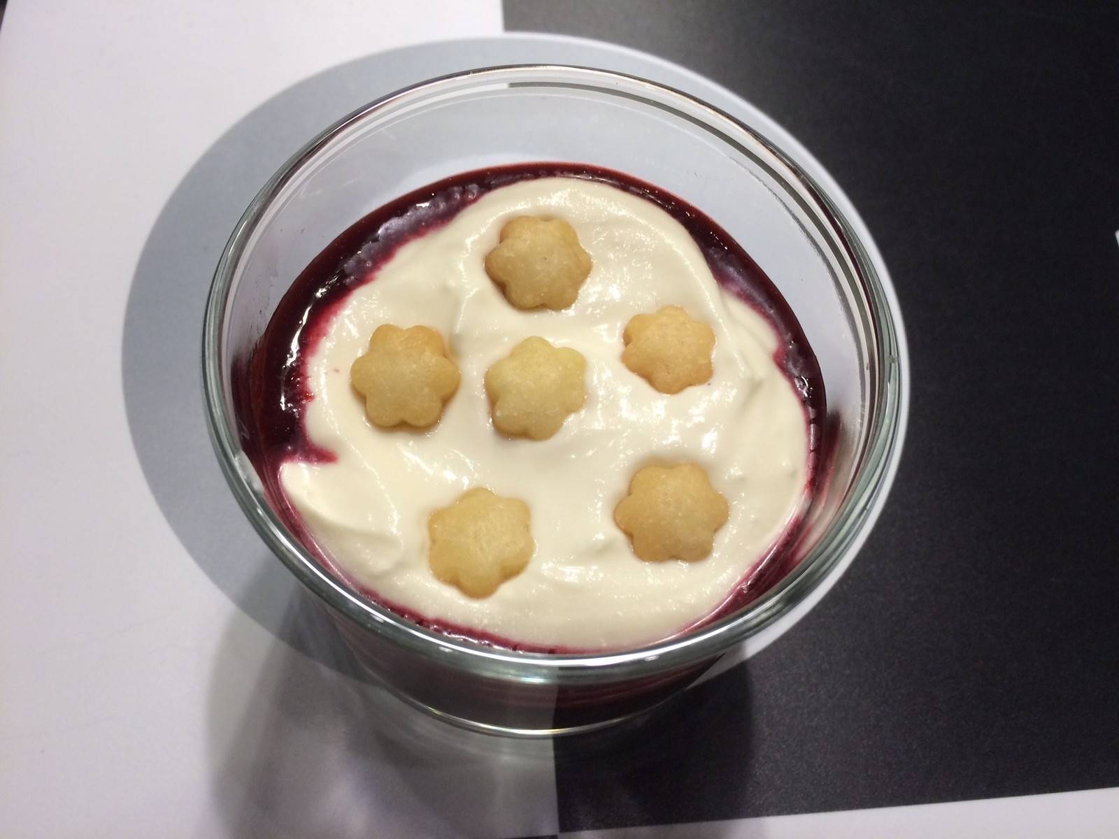 Joghurtcreme mit Hollermus Rezept - ichkoche.de Joghurtcreme mit Hollermus Rezept - ichkoche.de