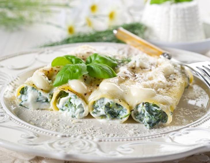 Cannelloni mit Spinat-Basilikum-Füllung