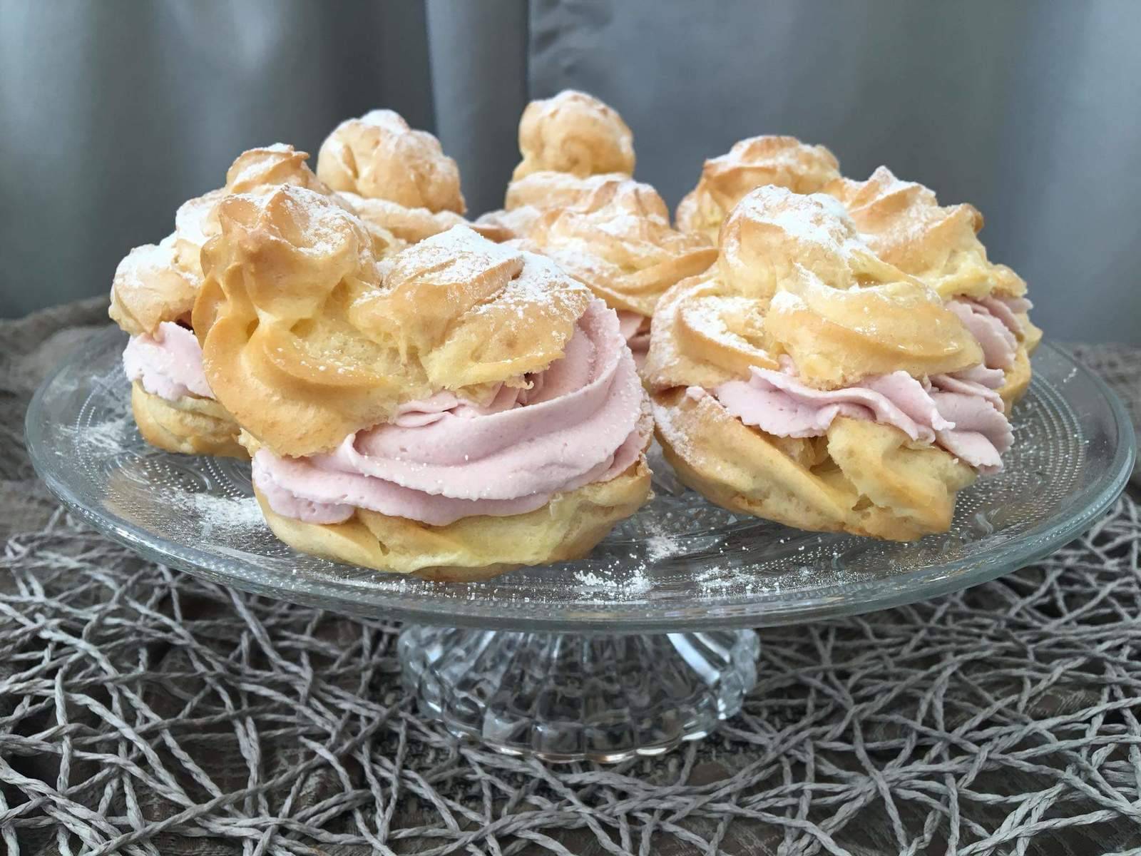 Brandteigkrapferl mit Erdbeer-Topfenfüllung Rezept - ichkoche.at Brandteigkrapferl mit Erdbeer-Topfenfüllung Rezept - ichkoche.at