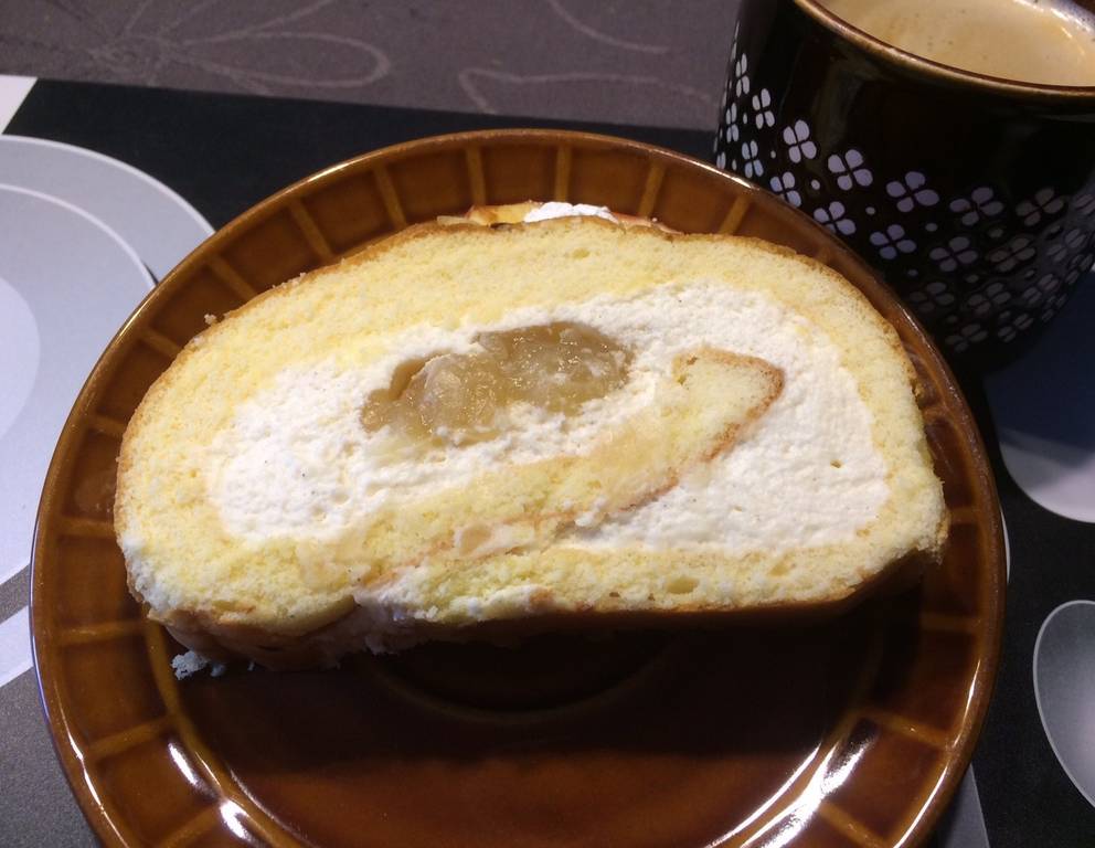 Joghurt-Roulade mit Apfelkern Joghurt-Roulade mit Apfelkern