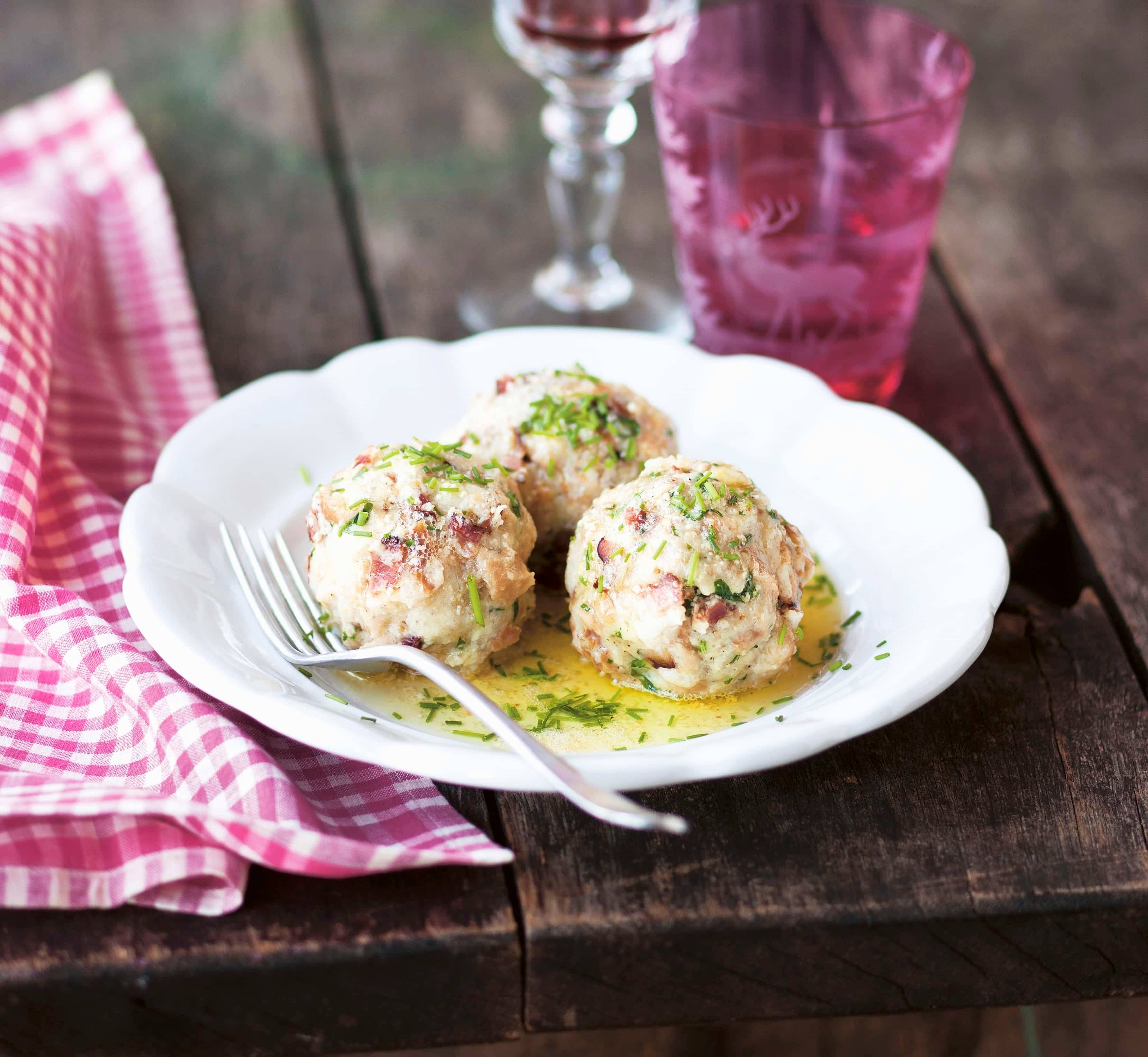 Der klassische Tiroler Knödel Rezept - ichkoche.at