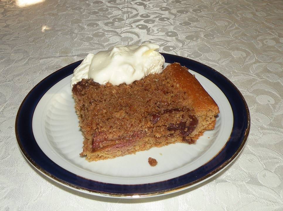 Zwetschgenkuchen mit Nussstreuseln